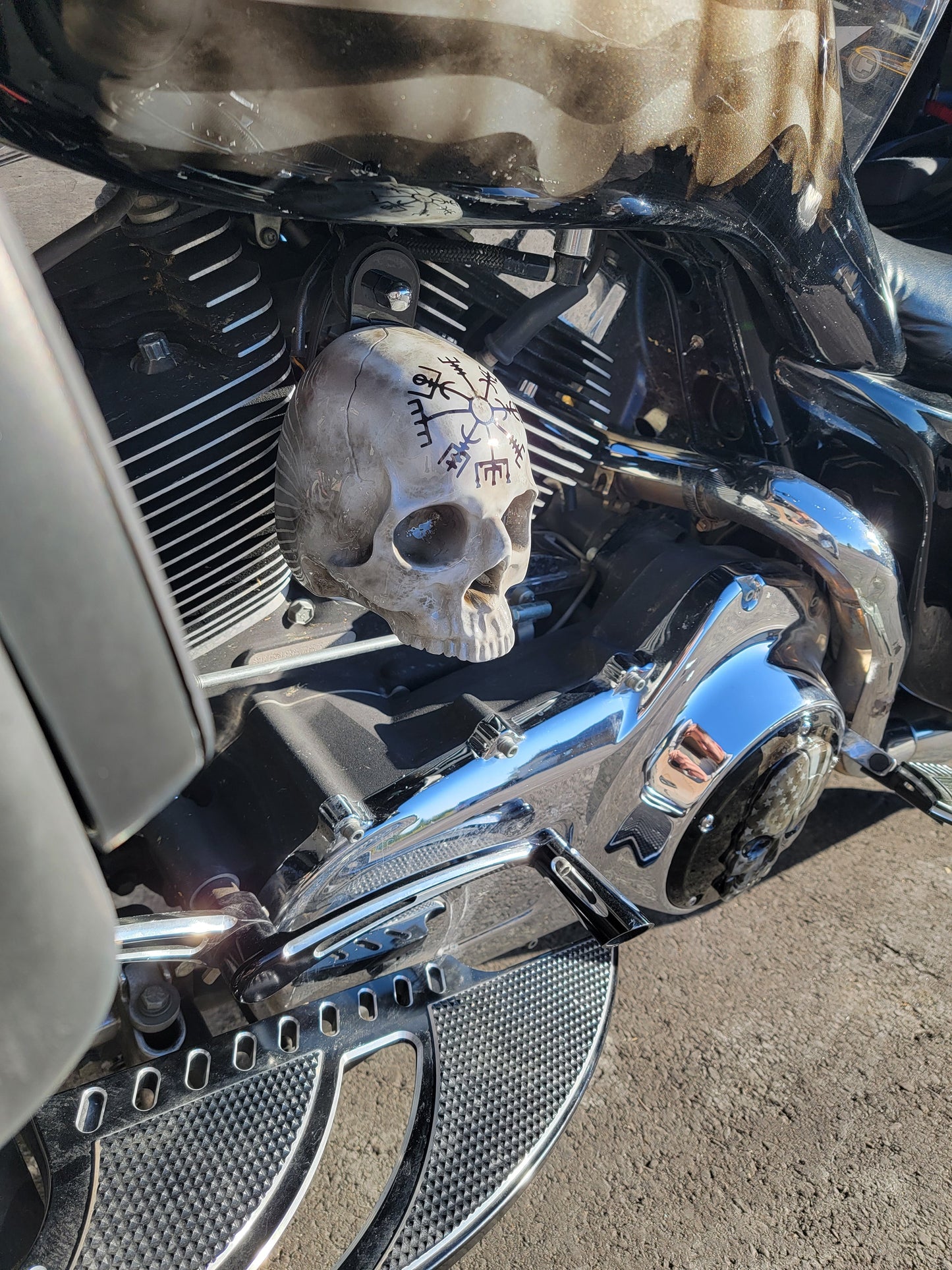 3D ancient skull chaos symbol horn cover