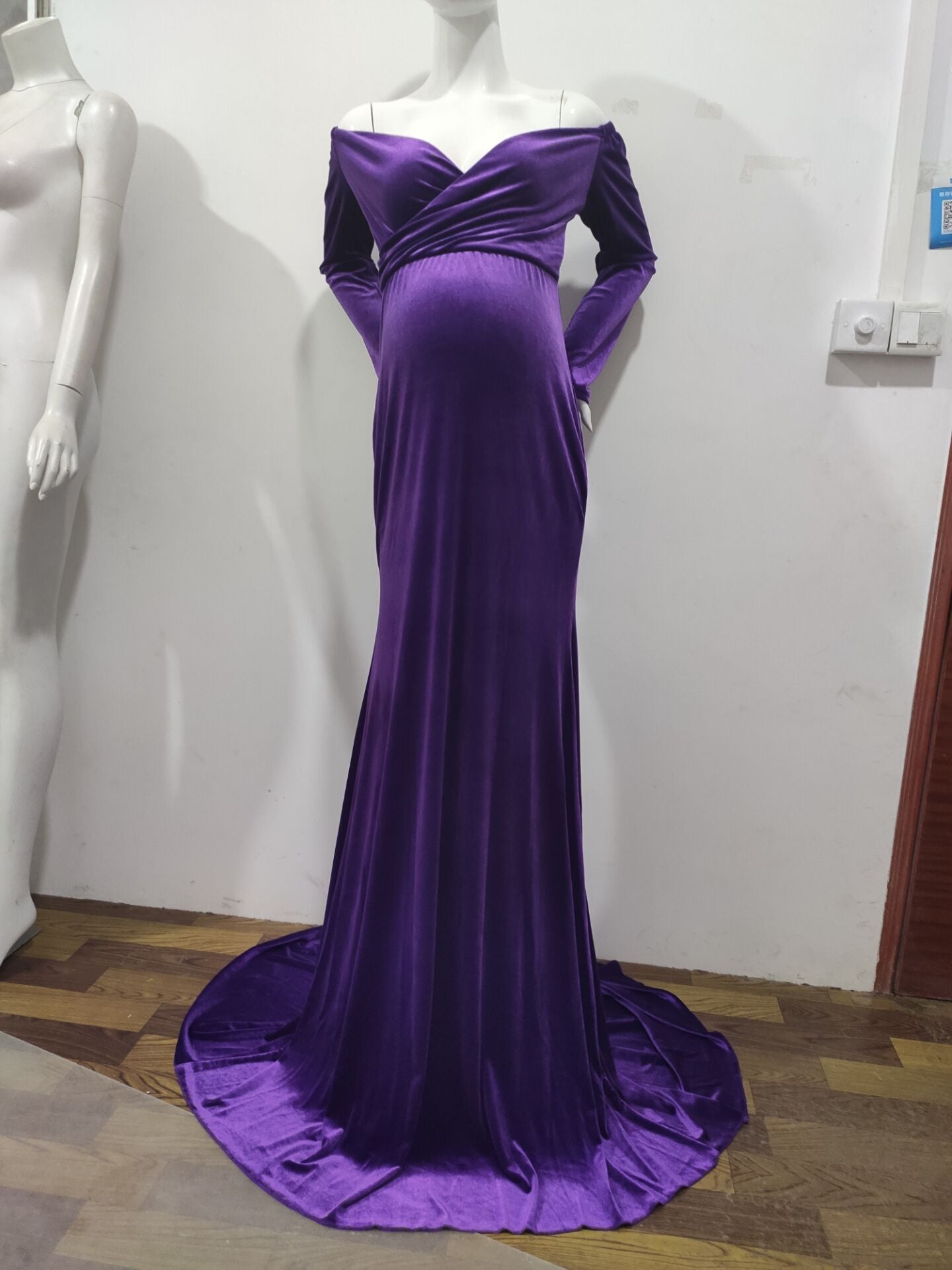 Women's Gold Veet Trailing Long Dress Graphy Dresses