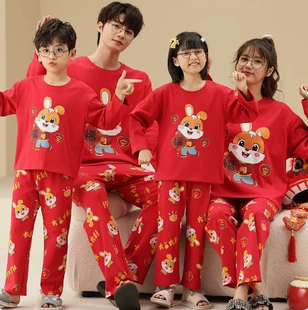 A Family Of Three Or Four Long Sleeved Cotton Pajamas Set