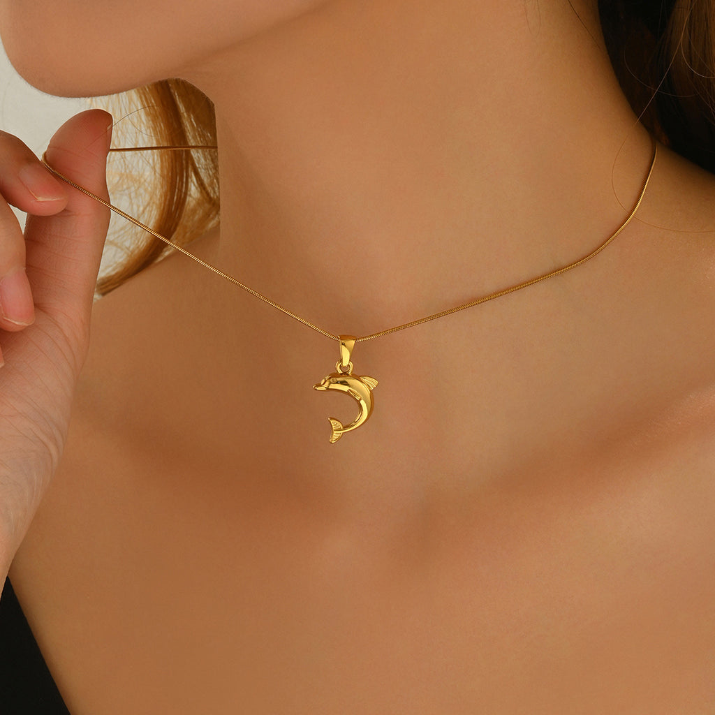 Lxalry 18K Gold Plated Stainless Steel Dolphin Heart Necklace & Earrings Set - Elegant Gift Jewelry, Waterproof & Hypoallergenic, Ideal For Birthday, Anniversary, Valentine's Day & Daily Wear