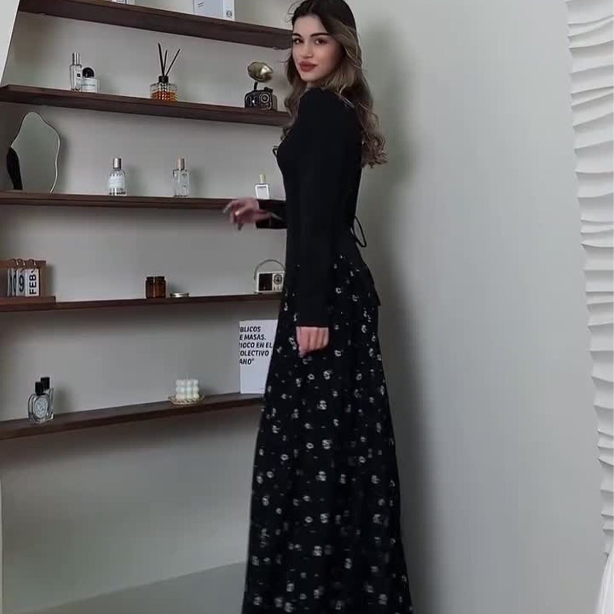 Women's Design Round Neck Small Floral Dress Dresses