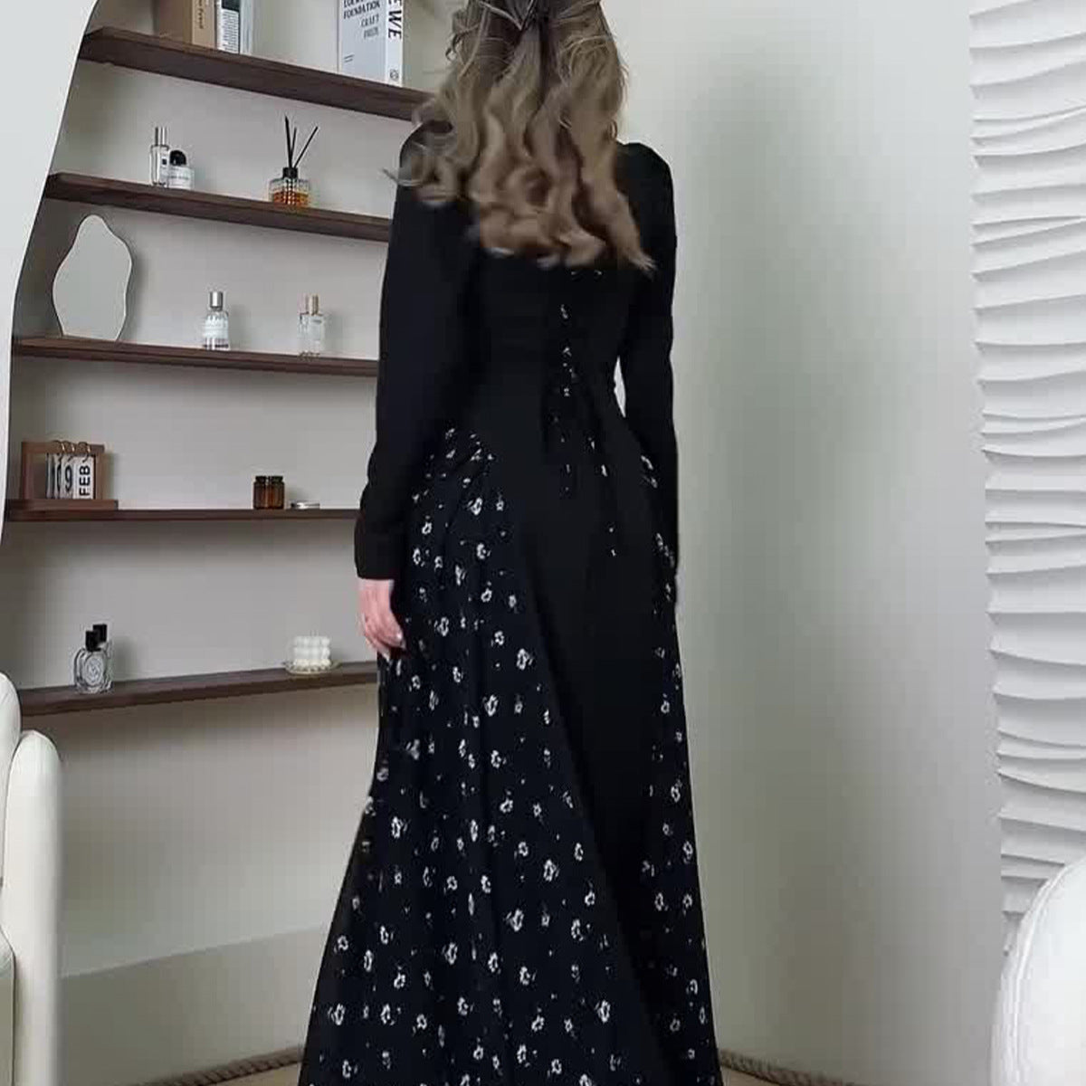 Women's Design Round Neck Small Floral Dress Dresses