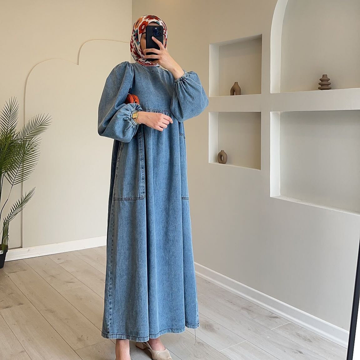 Women's Color Round Neck Lantern Sleeve Loose Dresses