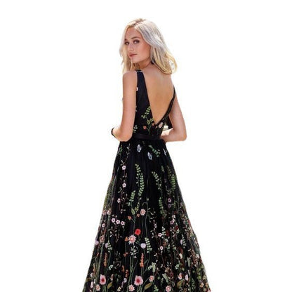 V Sleeveless Embroidered Dress Slim Fit Dresses