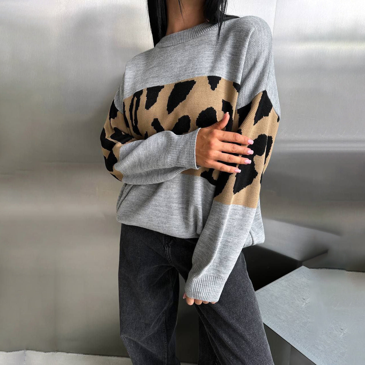 Women's Contrast Color Fashionable Loose Round Neck Idle Style Early Sweaters