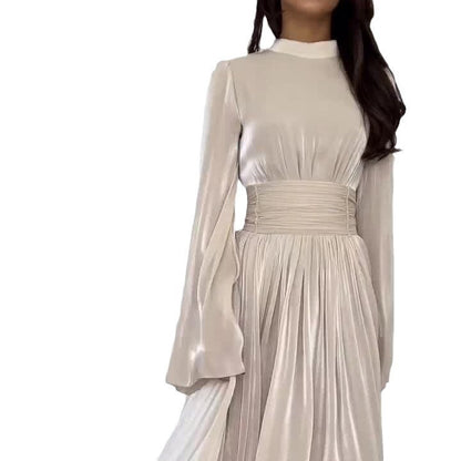 Style Round Neck Waist Trimming Pleated Dresses