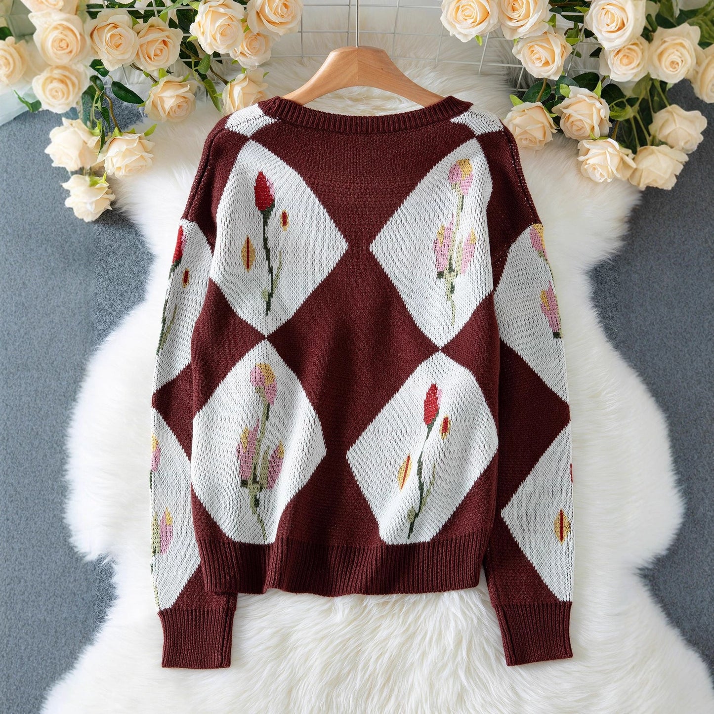 Women's Contrast Color Flower Jacquard Single-breasted Casual Sweaters