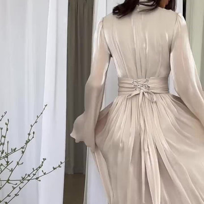 Style Round Neck Waist Trimming Pleated Dresses