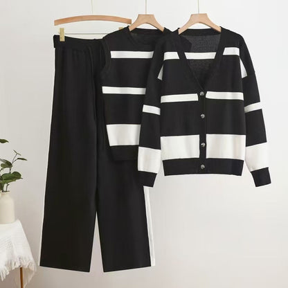 Elegant Striped Sleeveless Inner Match Button Knitted Suits
