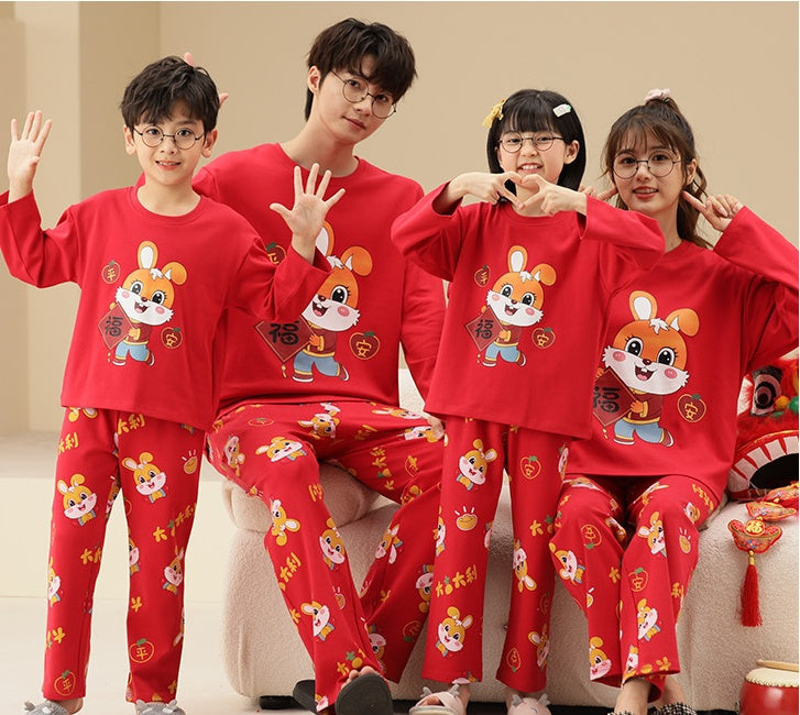A Family Of Three Or Four Long Sleeved Cotton Pajamas Set