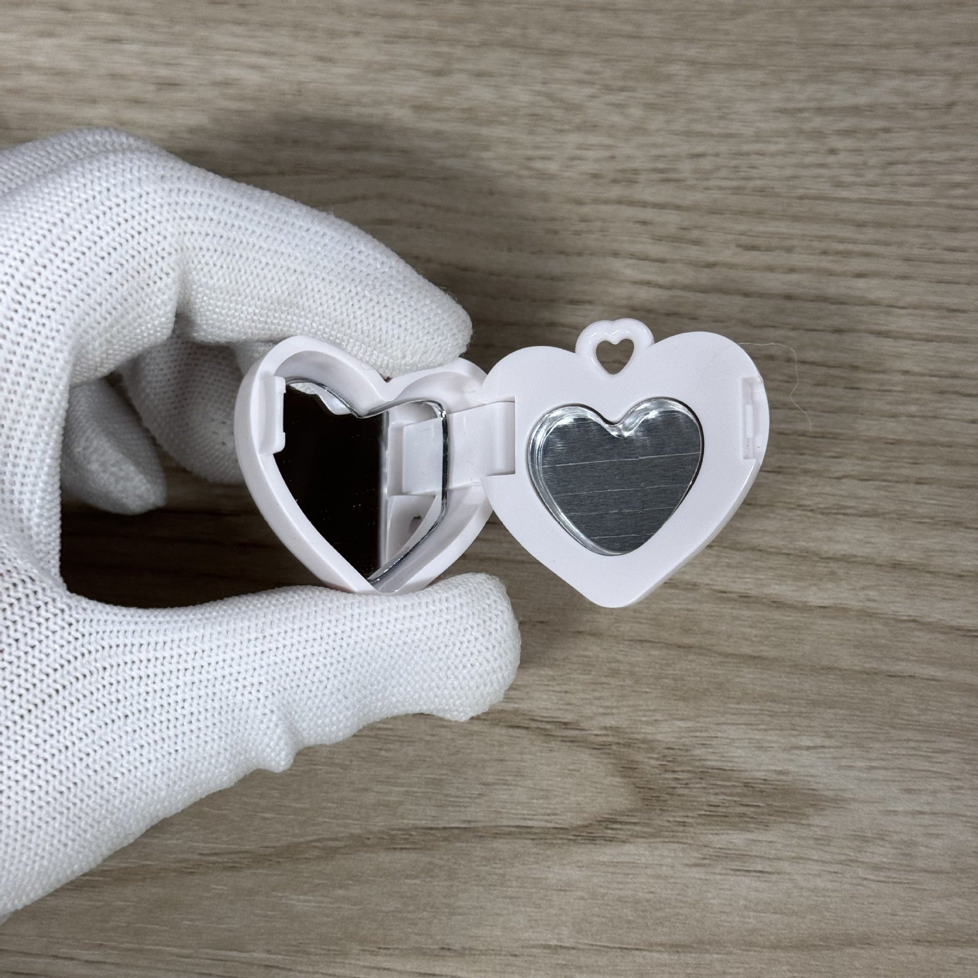 Makeup Blue White Heart Shape Key Chain New