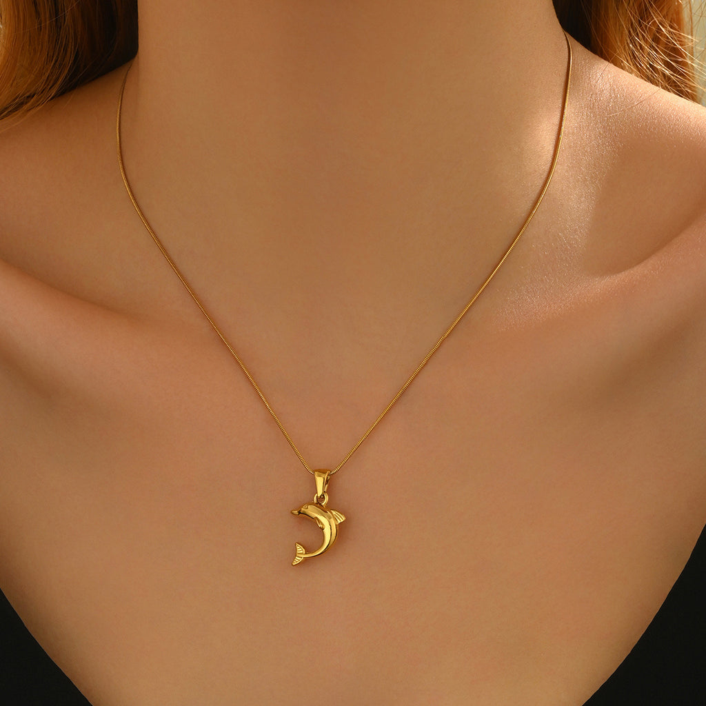 Lxalry 18K Gold Plated Stainless Steel Dolphin Heart Necklace & Earrings Set - Elegant Gift Jewelry, Waterproof & Hypoallergenic, Ideal For Birthday, Anniversary, Valentine's Day & Daily Wear